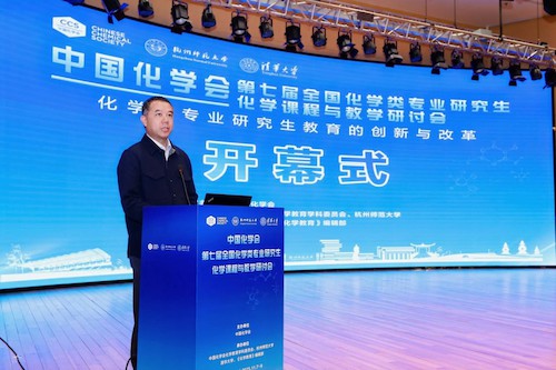 党委副书记杨政致辞